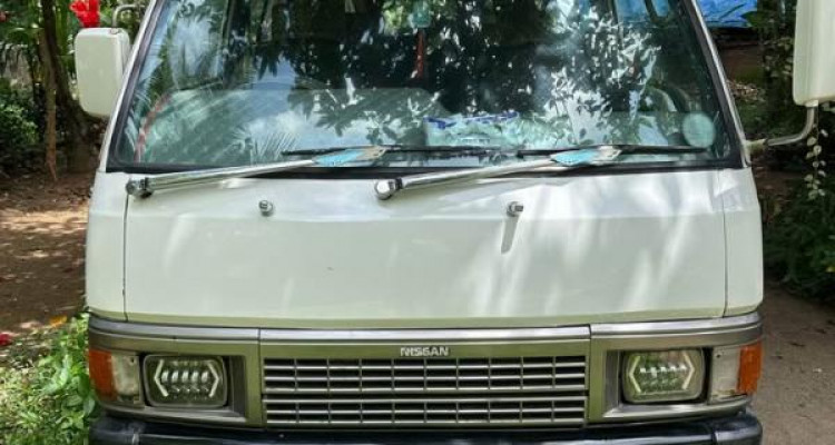 NISSAN CARAVAN 1995