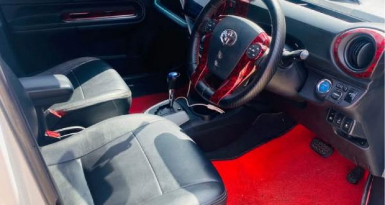 TOYOTA AQUA 2013