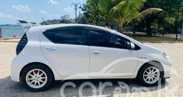 TOYOTA AQUA 2013