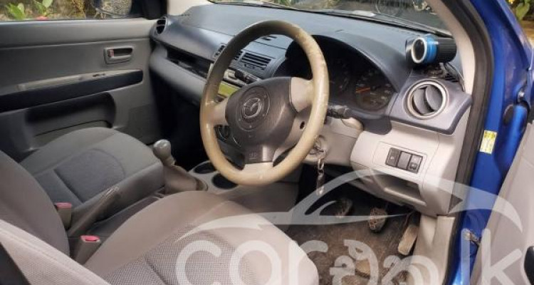 MAZDA 2 2003