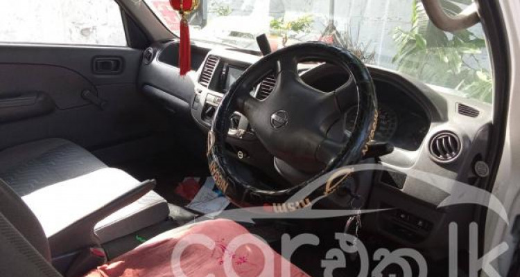 NISSAN CARAVAN 2005