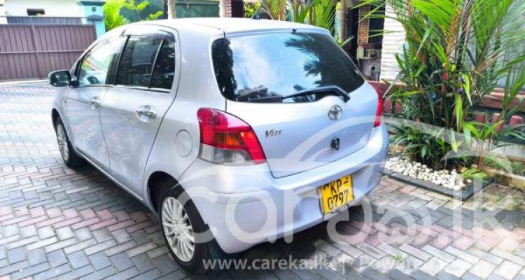 TOYOTA VITZ 2009