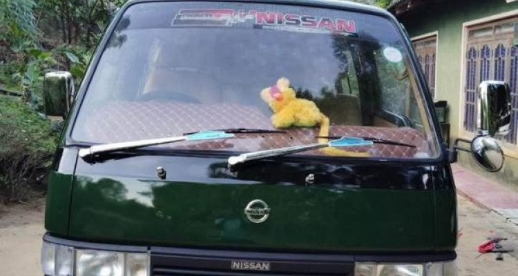 NISSAN CARAVAN 1993