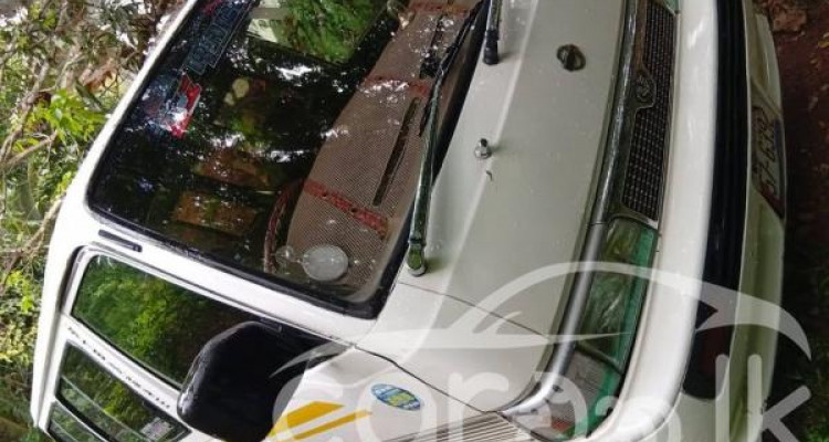 NISSAN CARAVAN 1996