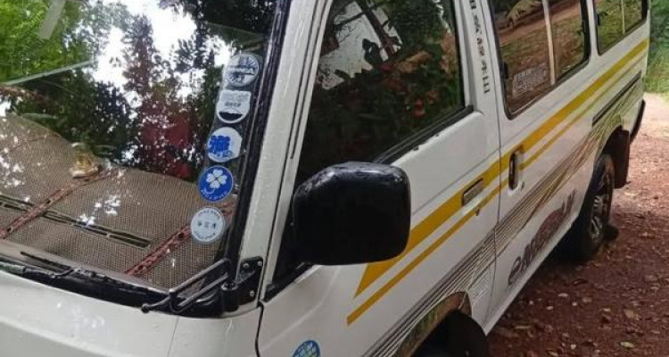 NISSAN CARAVAN 1996