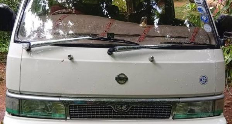NISSAN CARAVAN 1996