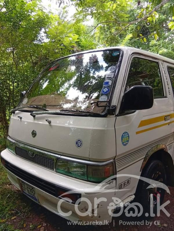 NISSAN CARAVAN 1996