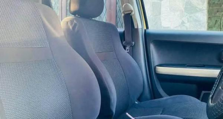 TOYOTA IST 2004