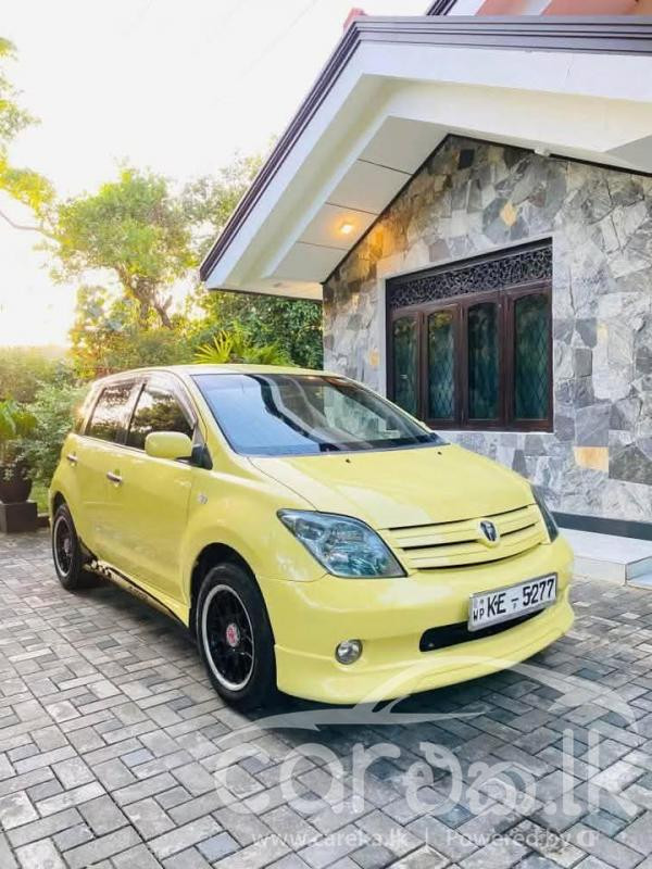 TOYOTA IST 2004
