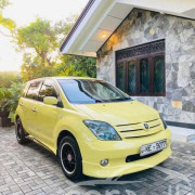 TOYOTA IST 2004
