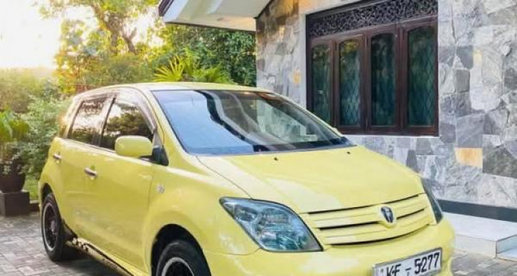 TOYOTA IST 2004