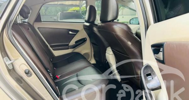 TOYOTA PRIUS 2012