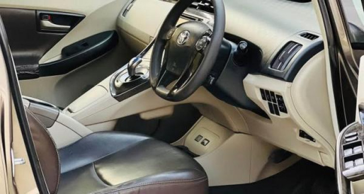 TOYOTA PRIUS 2012