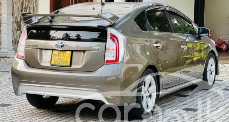 TOYOTA PRIUS 2012