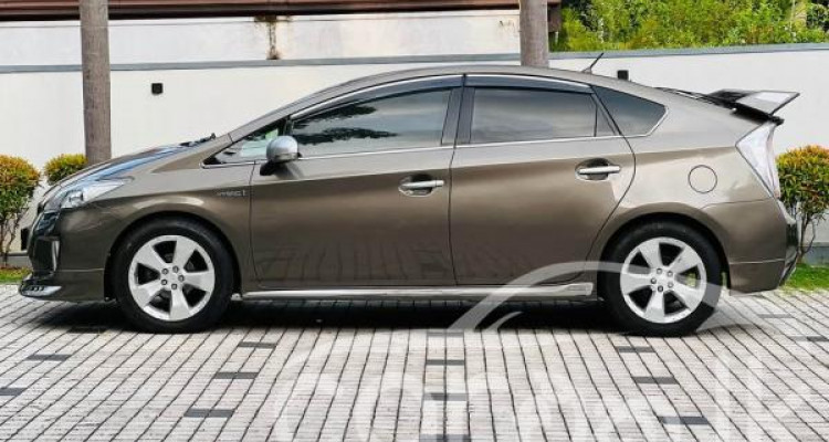 TOYOTA PRIUS 2012