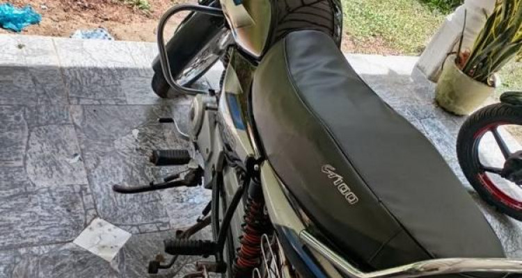 BAJAJ CT100 2013