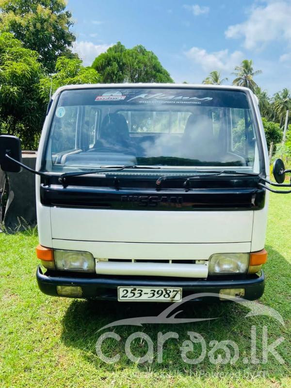 NISSAN ATLAS CREW CAB 1996