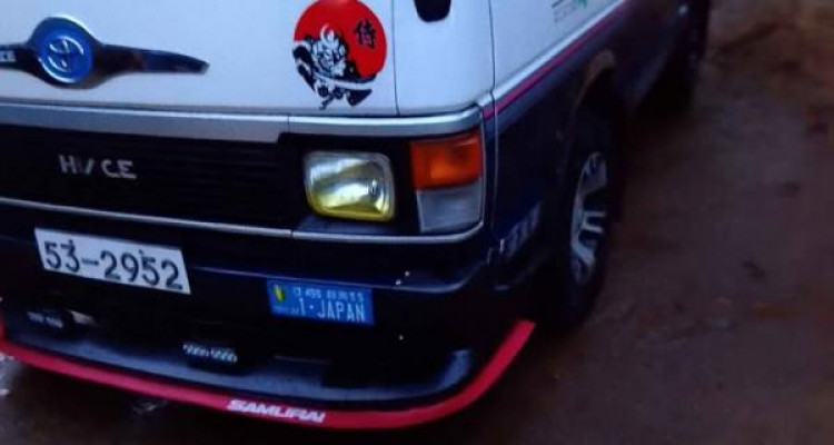 TOYOTA HIACE 1988