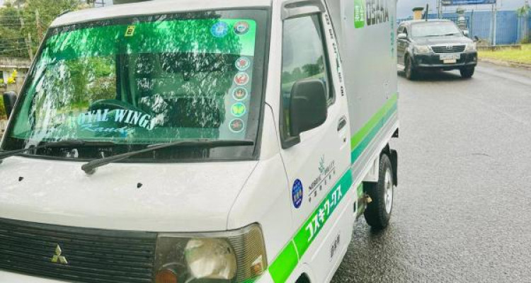 MITSUBISHI MINICAB 2004