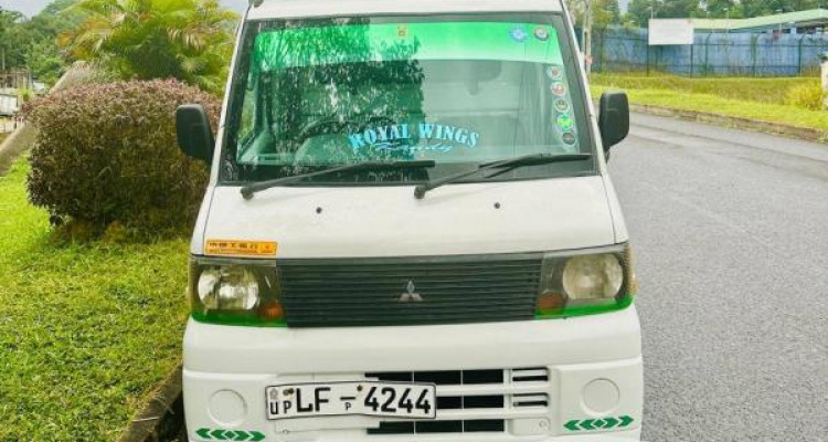 MITSUBISHI MINICAB 2004
