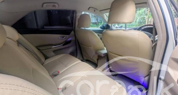 TOYOTA PREMIO 2014