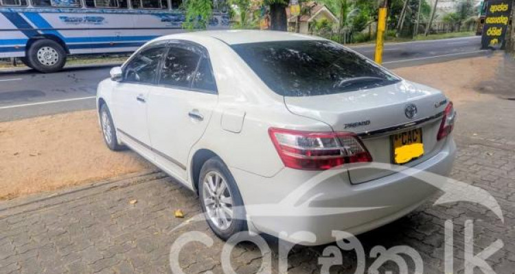 TOYOTA PREMIO 2014