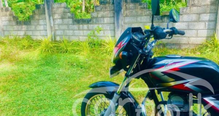 BAJAJ CT100 2015
