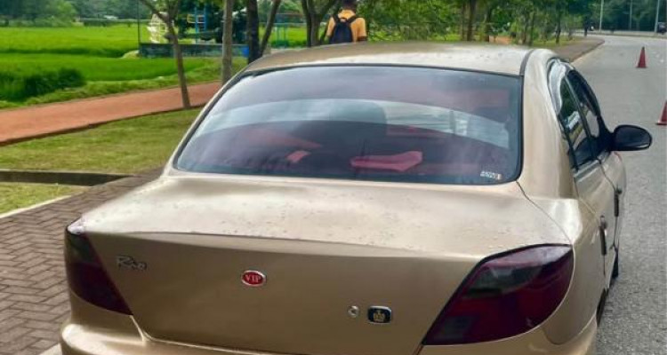 KIA RIO 2001