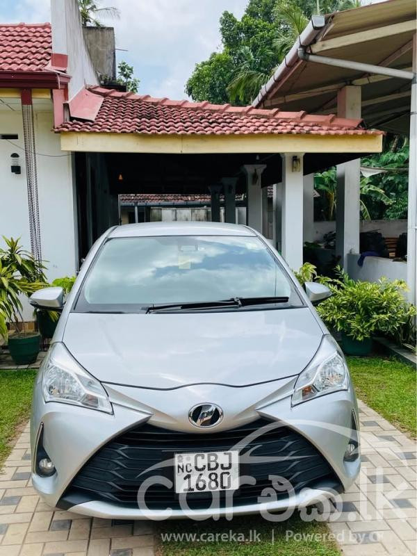 TOYOTA VITZ 2017