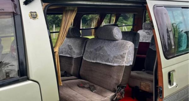 NISSAN CARAVAN 1989