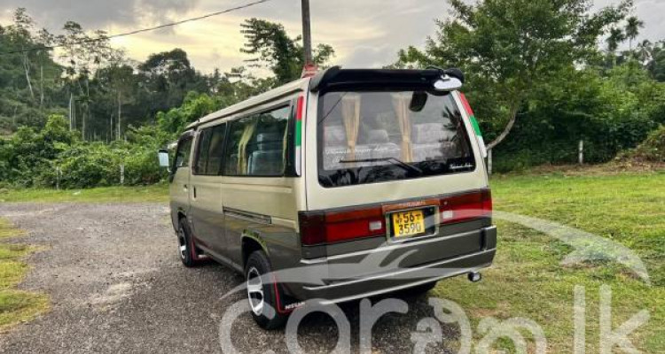 NISSAN CARAVAN 1989