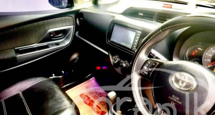 TOYOTA VITZ 2018