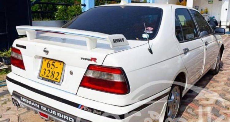 NISSAN BLUEBIRD 1998