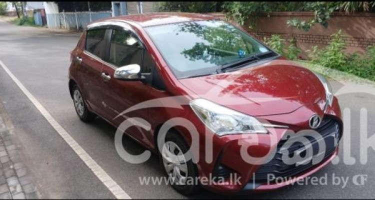 TOYOTA VITZ 2017