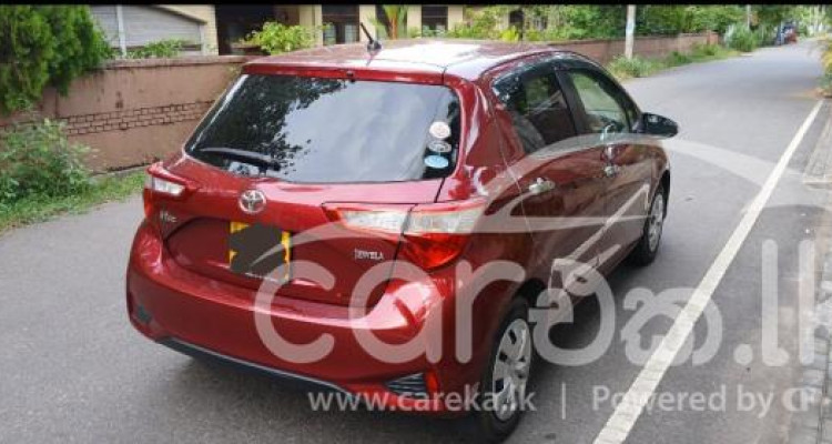 TOYOTA VITZ 2017