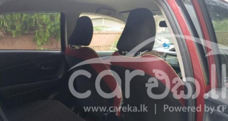 TOYOTA VITZ 2017