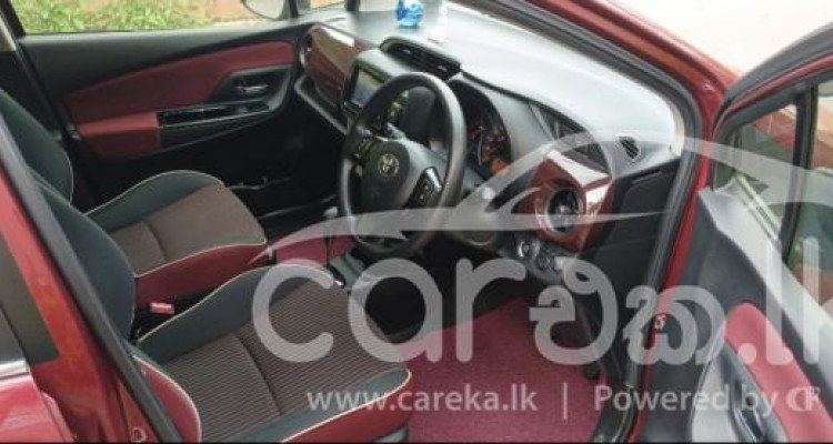 TOYOTA VITZ 2017