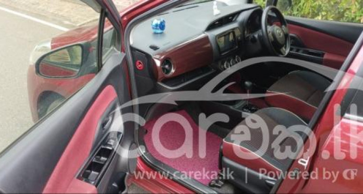 TOYOTA VITZ 2017