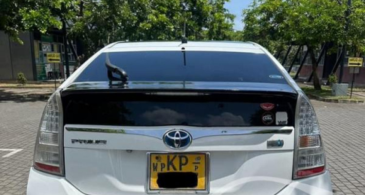 TOYOTA PRIUS 2010