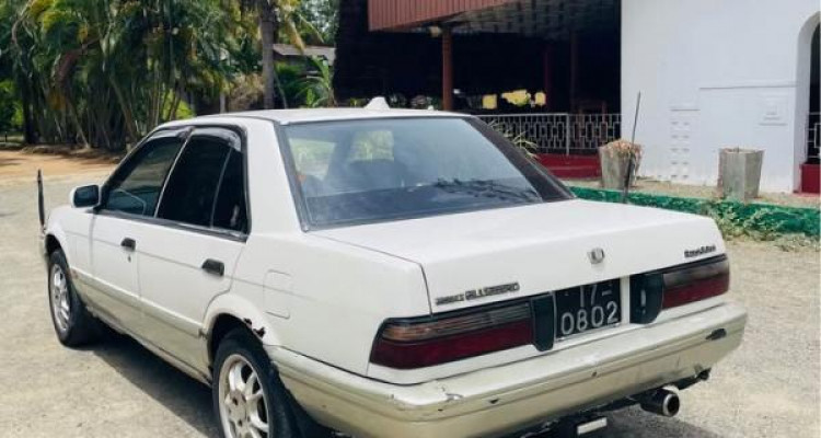 NISSAN BLUEBIRD 1989