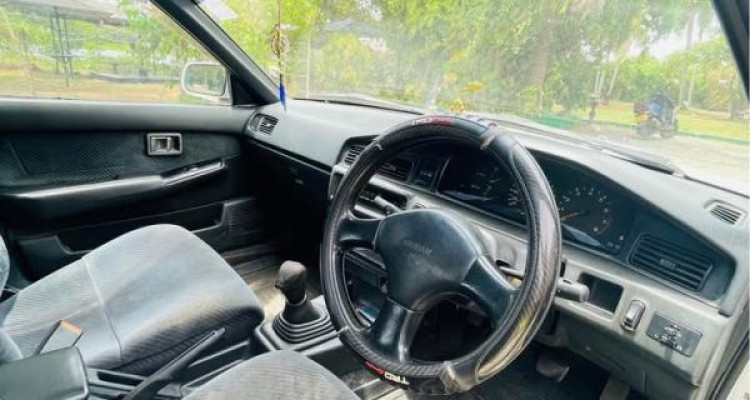 NISSAN BLUEBIRD 1989