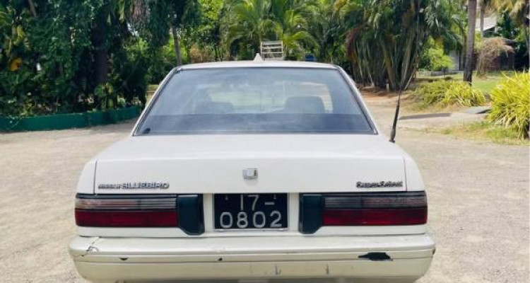NISSAN BLUEBIRD 1989