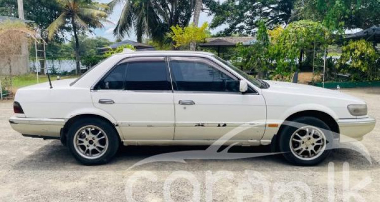 NISSAN BLUEBIRD 1989