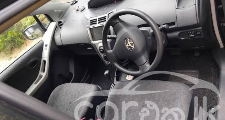 TOYOTA VITZ 2009