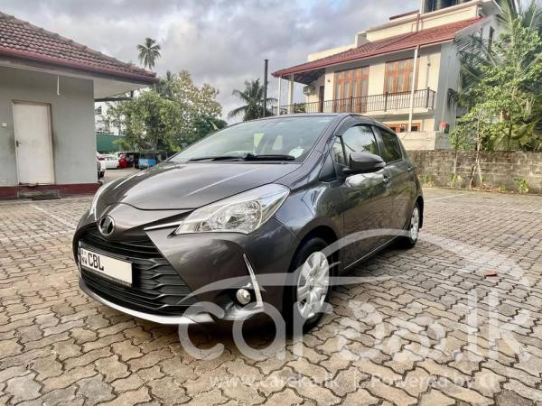 TOYOTA VITZ 2017