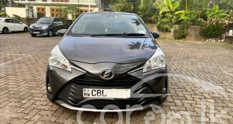 TOYOTA VITZ 2017