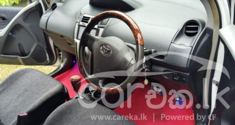 TOYOTA VITZ 2008