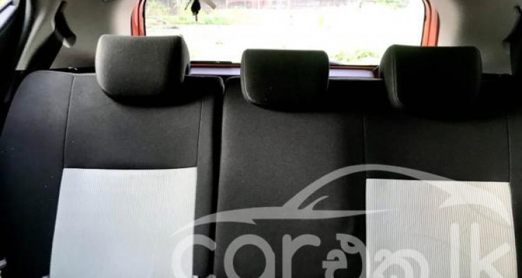 TOYOTA AQUA 2012