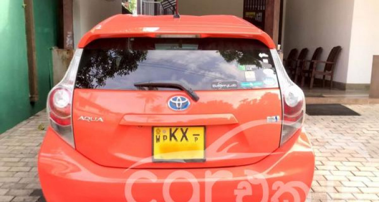 TOYOTA AQUA 2012