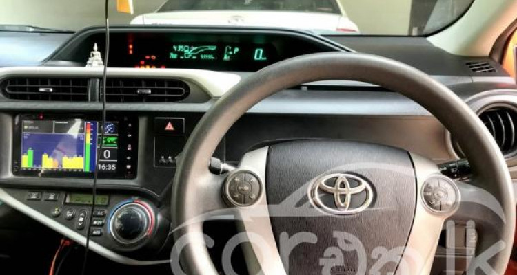 TOYOTA AQUA 2012